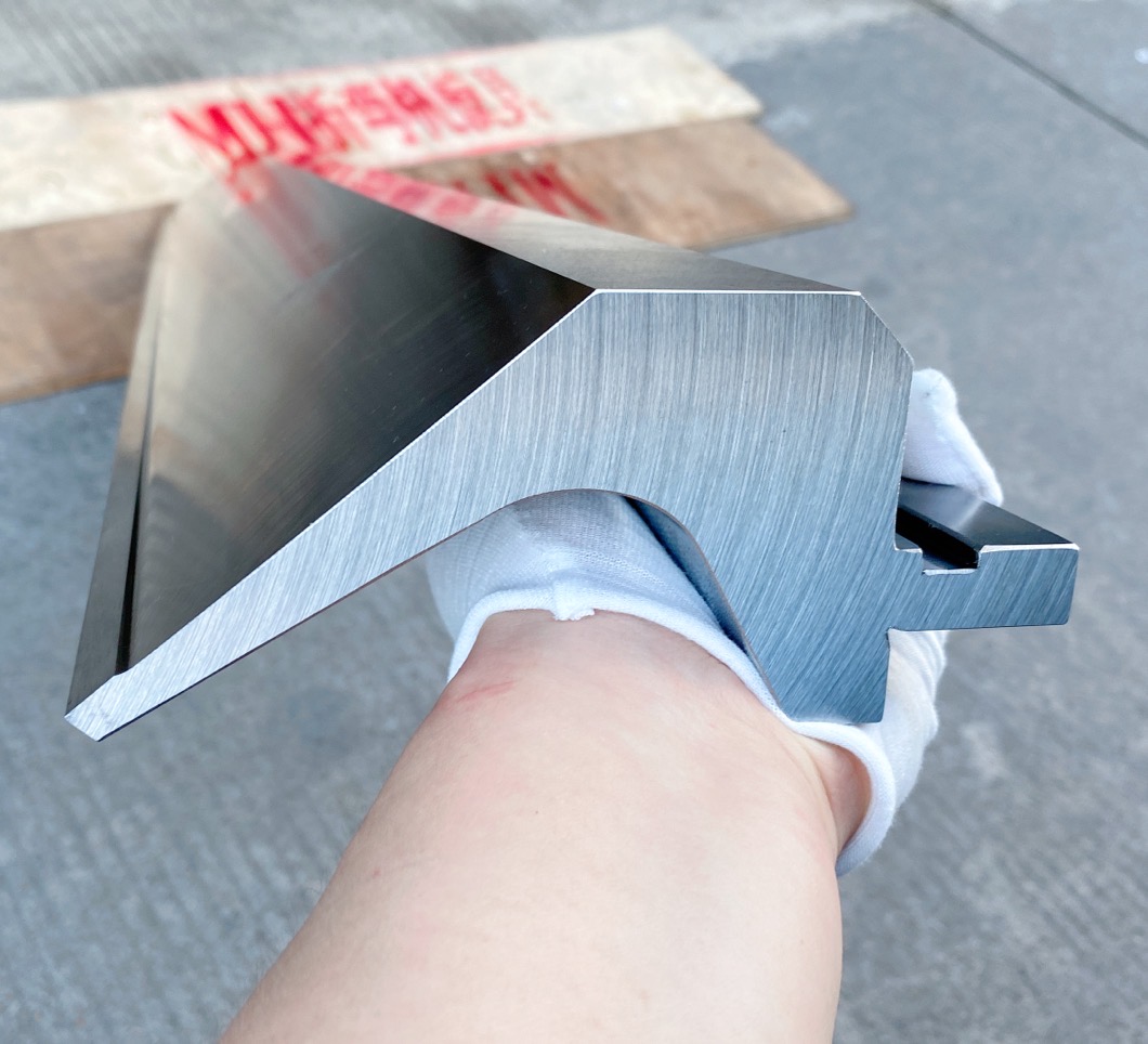 東莞馬赫發(fā)，批折彎?rùn)C(jī)模具到泰國(guó)