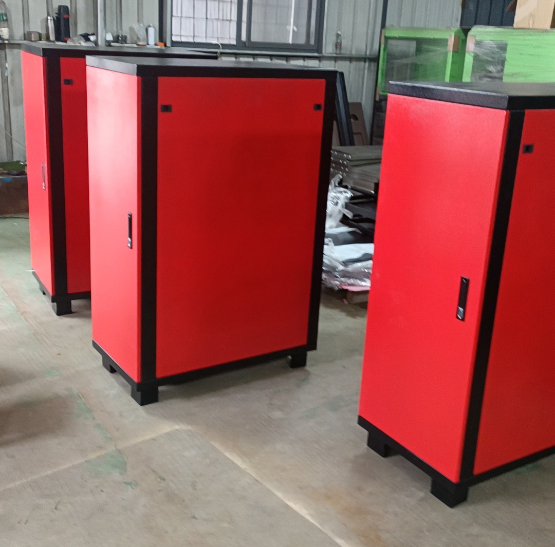 深圳某醫(yī)療器械公司定制三臺折彎機模具柜