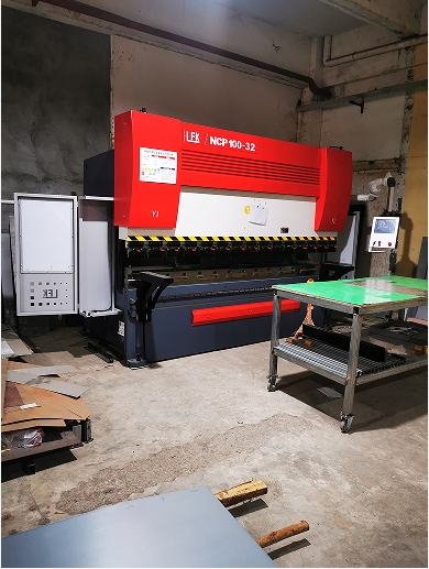 馬赫折彎?rùn)C(jī)模具適配梁發(fā)智LFK折彎?rùn)C(jī)