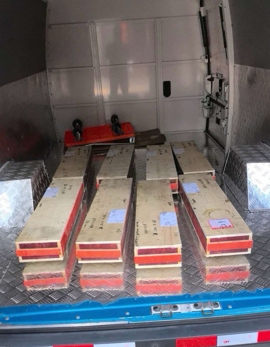 馬赫機(jī)械800多公里折彎?rùn)C(jī)模具送貨