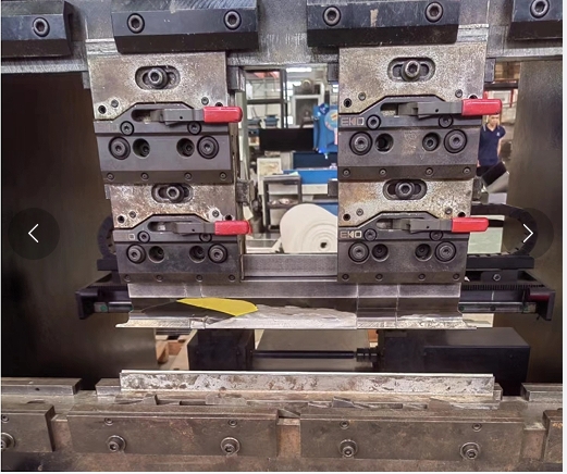 快夾加快夾實(shí)現(xiàn)機(jī)床的產(chǎn)品折彎