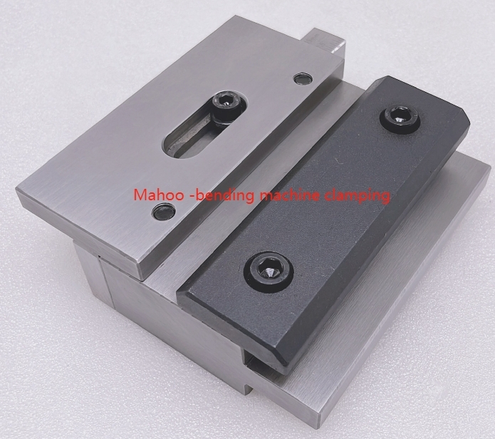 東莞馬赫出貨折彎機(jī)快夾一批到墨西哥