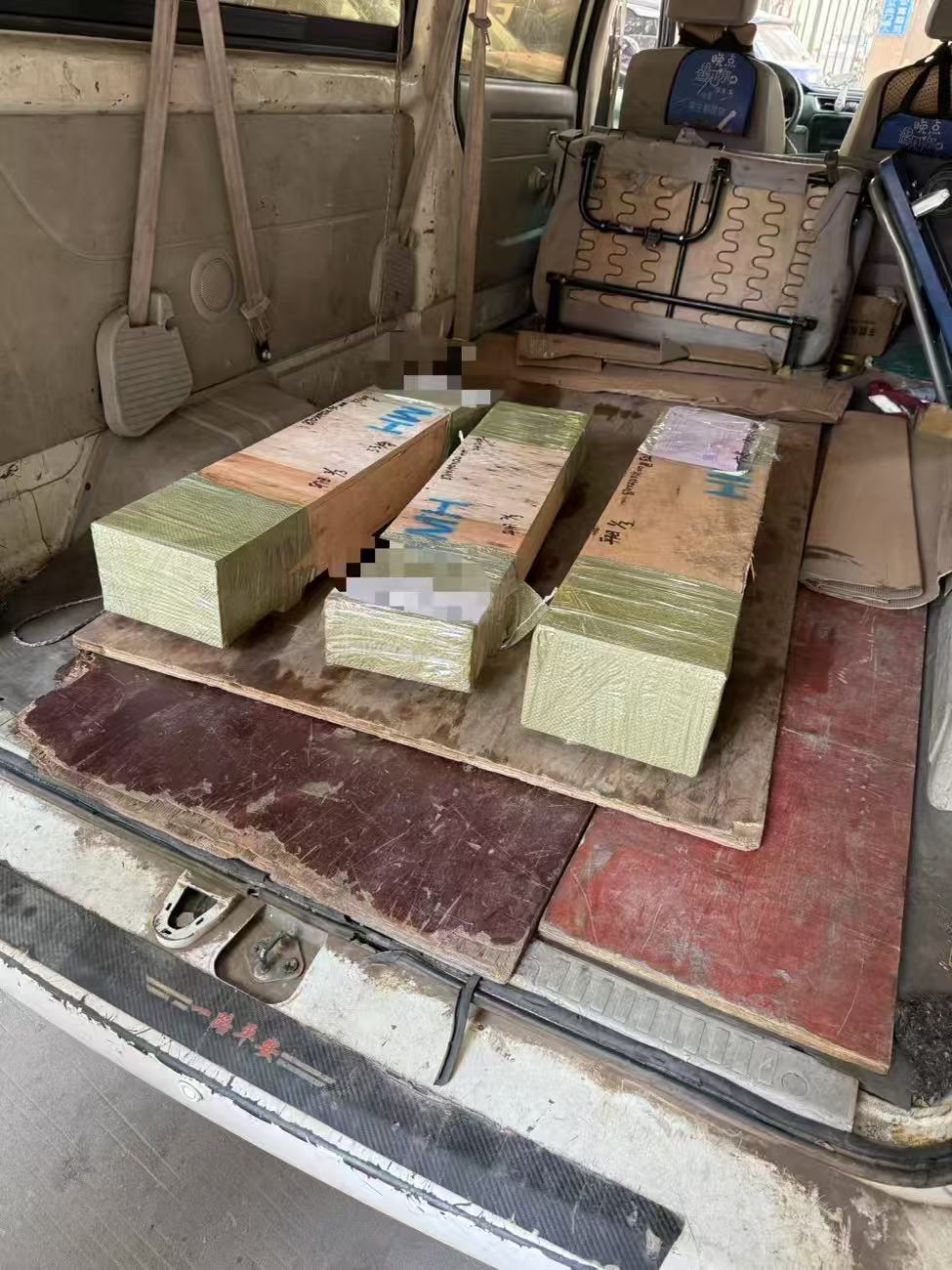 深耕越南鈑金市場(chǎng)-越南平陽折彎機(jī)模具發(fā)貨FH2025-05-24